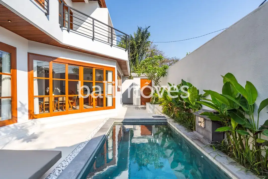 Vila Tiga Kamar Tidur Cantik Yang Strategis Di Tepi Pantai Sanur - Image 1 of 10