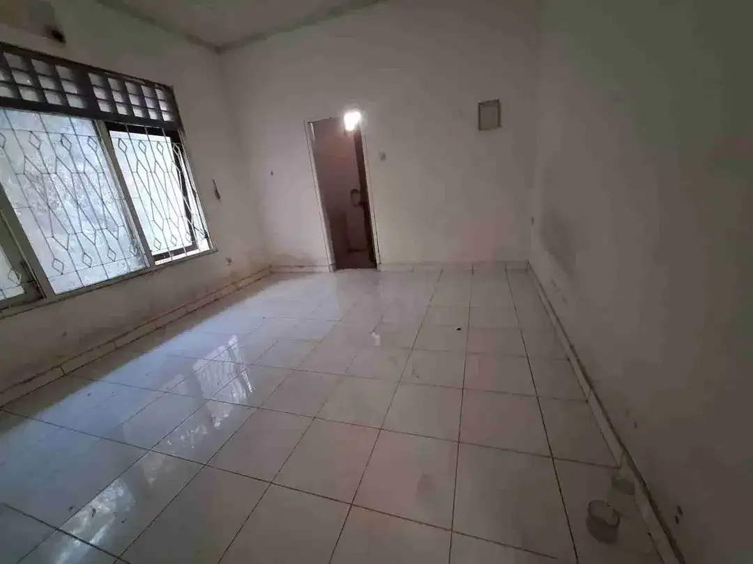 Disewakan Properti Strategis Jalan Utama  Dekat Gajah Mada Denpasar - Image 4 of 6