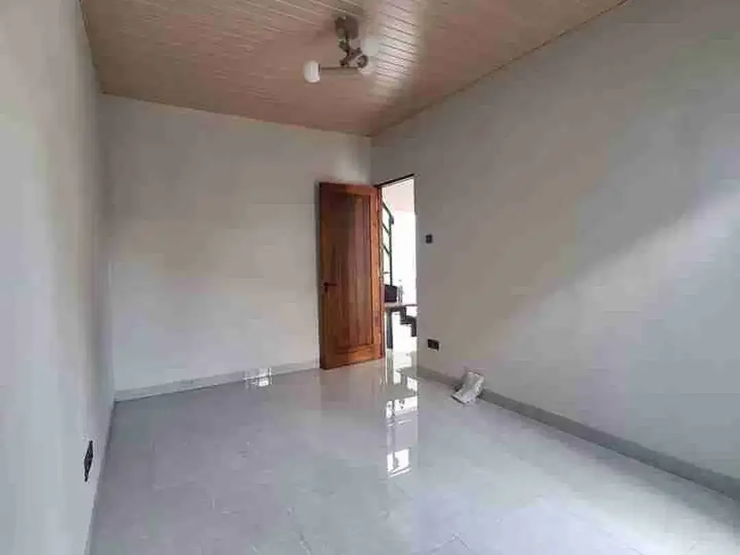 Rumah Baru 1,5 Lantai Minimalis di Gunung Salak Kerobokan - Image 9 of 10