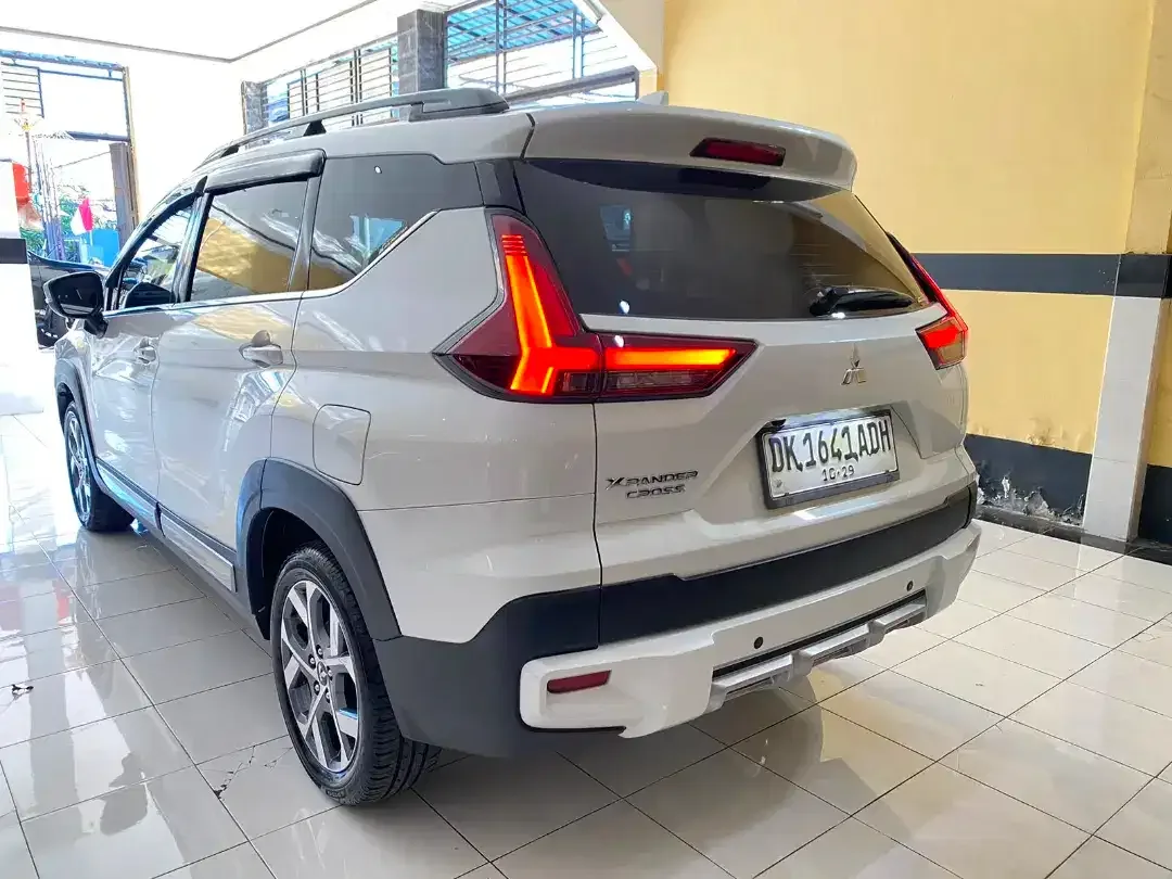 Mitsubishi Xpander Cross CVT Premium 2024 Automatic - Image 9 of 10