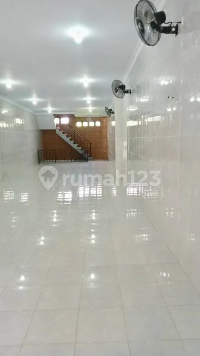 Ruko Baru dan Siap Pakai untuk Usaha Retail di Jalur Ramai di Gatot Subroto Tengah, Dekat Living World, Denpasar - Image 3 of 4
