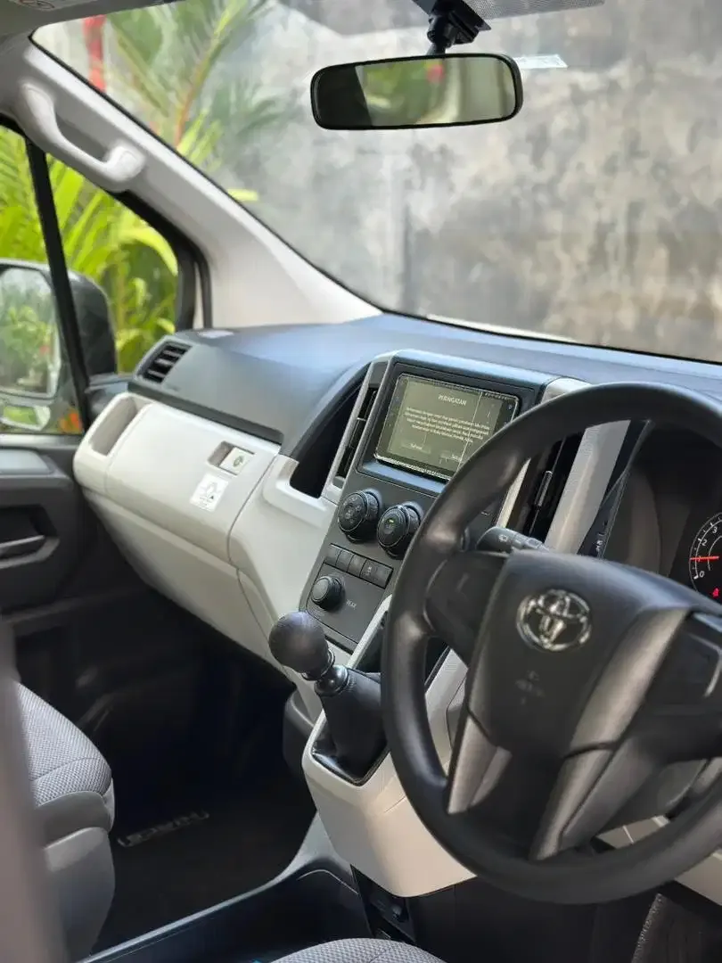 Toyota HIACE PREMIO 2025 MANUAL DIESEL NOL KILOMETER TANPA INDENT - Image 6 of 10
