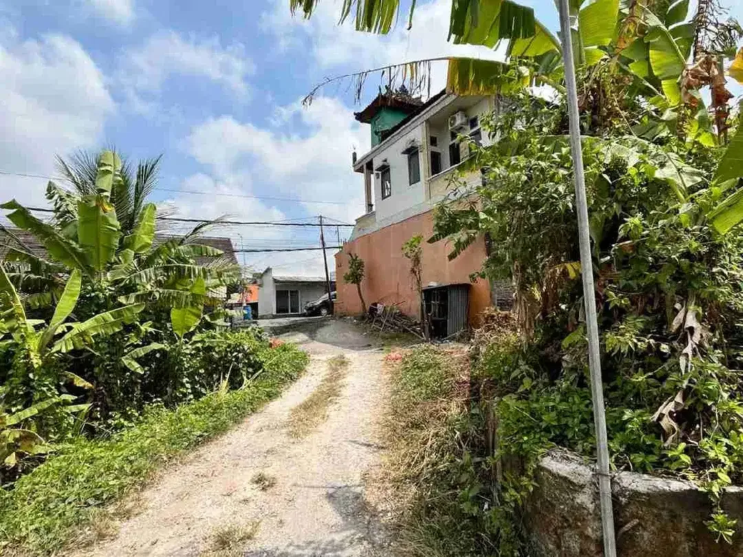Di jual tanah sudah pondasi keliling datengan tumbakbayuh perbatasan dengan taman sri wedari selingsing - Image 1 of 8