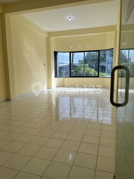 Ruko di Jual 3 Lantai Jalan Raya Utama Cargo Bebas Banjit SHM - Image 1 of 4