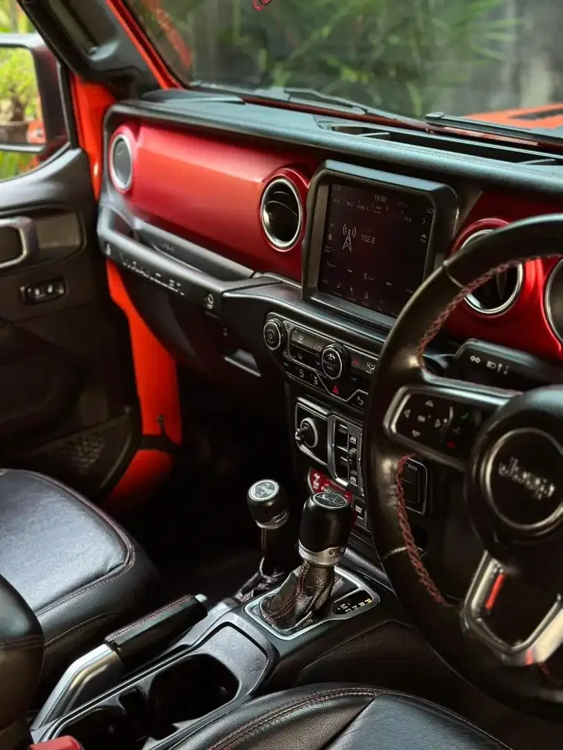 Jeep Wrangler 2020 Turbo ISTIMEWA LOW KM - Image 6 of 10