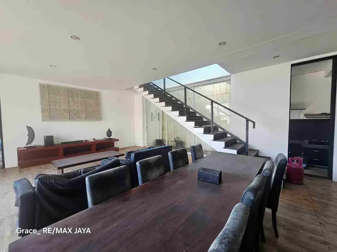 Tanah Komersial Bonus Bangunan ex Villa di Area Turis Seminyak Kuta - Image 3 of 7