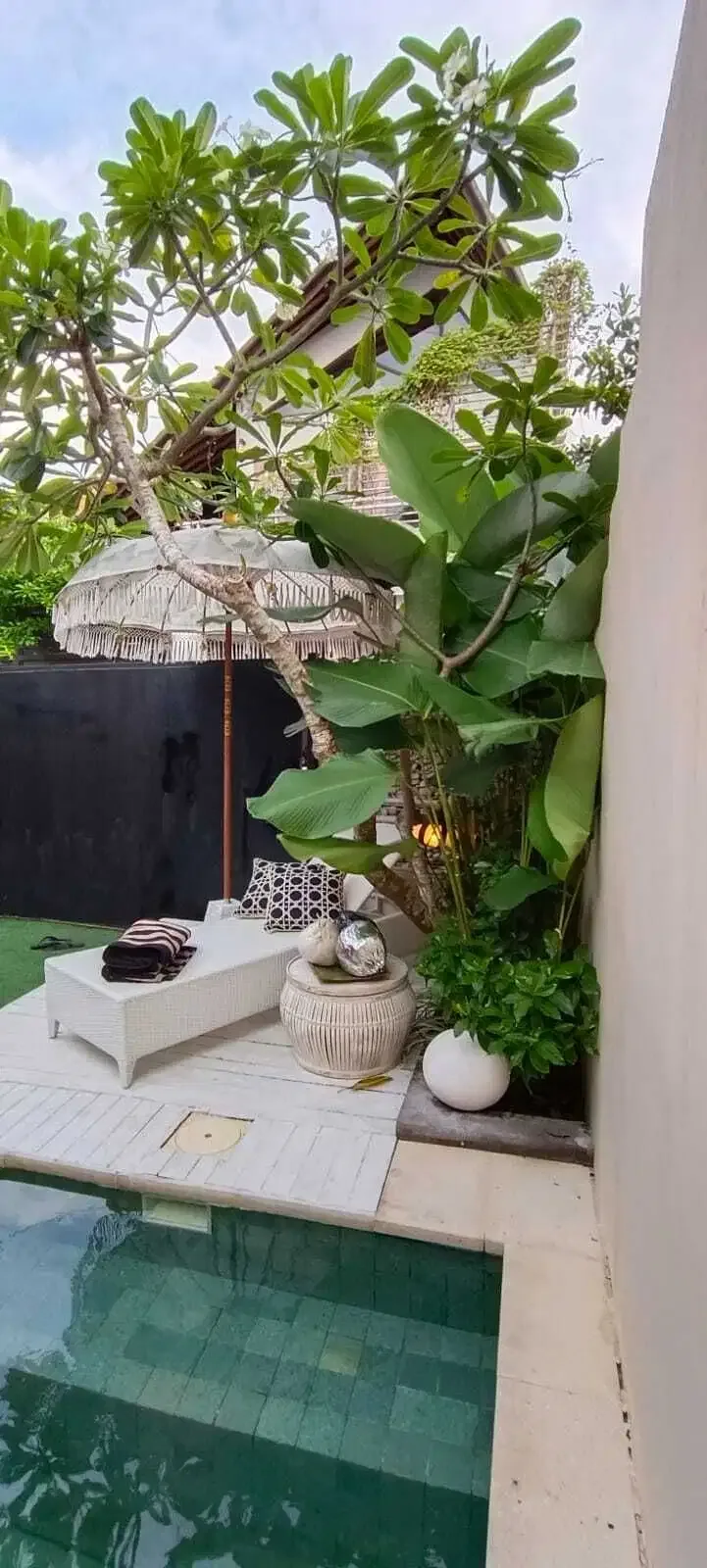 FOR SALE VILLA FULL FURNISHED LOKASI BAGUS DI SEMINYAK - Image 9 of 10