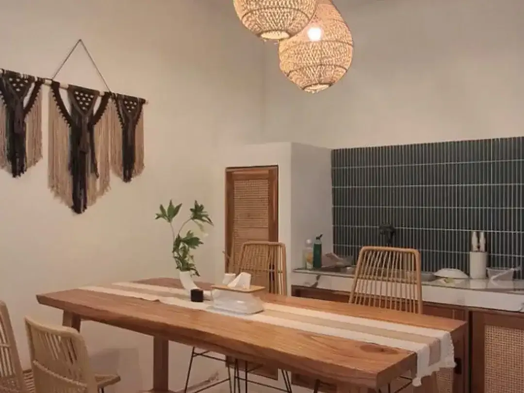 Disewakan Vila 4 Kamar Tidur di Pengiasan, Sanur kauh, Bali - Image 9 of 10