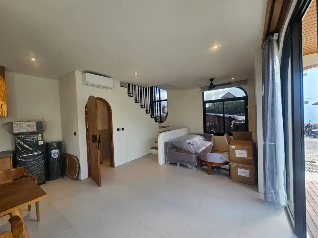 Dijual Modern Tropical Villa Baru Siap Sewa dengan Kolam Renang Pribadi Dekat Pantai Mengening Cemagi - Image 2 of 10