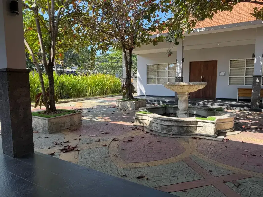 Disewakan gedung dengan luas tanah yg luas di area Renon - Image 2 of 10
