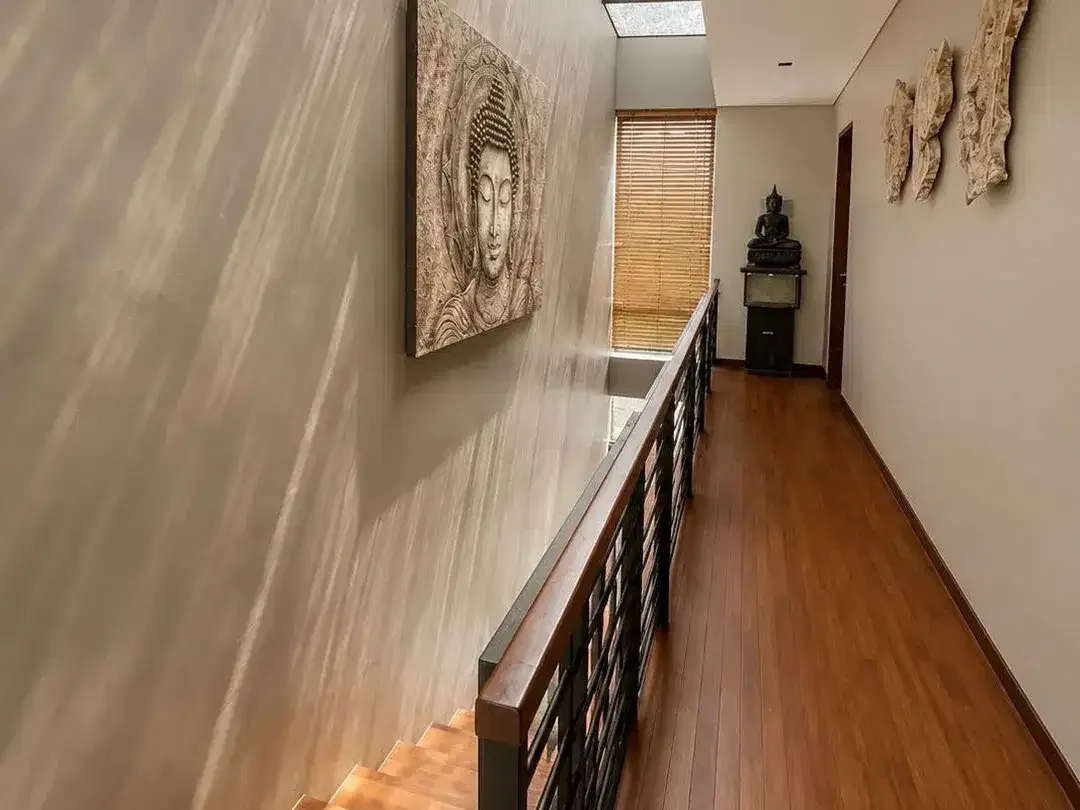 FOR SALE VILLA MODERN TROPIS PREMIUM LOKASI DEKAT NOOK DAN REVOLER UMALAS - Image 7 of 10