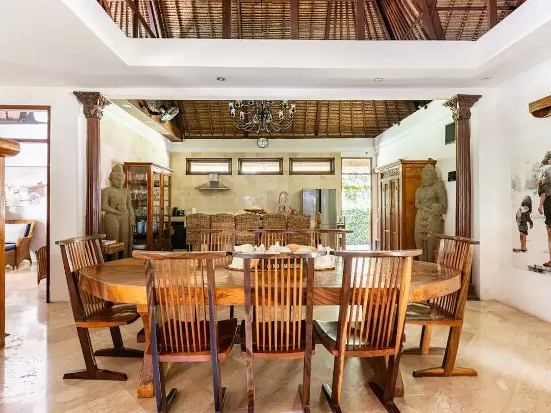PROFITABLE LUXURY VILLA IN PRIME TOURISM SANUR - Image 5 of 10