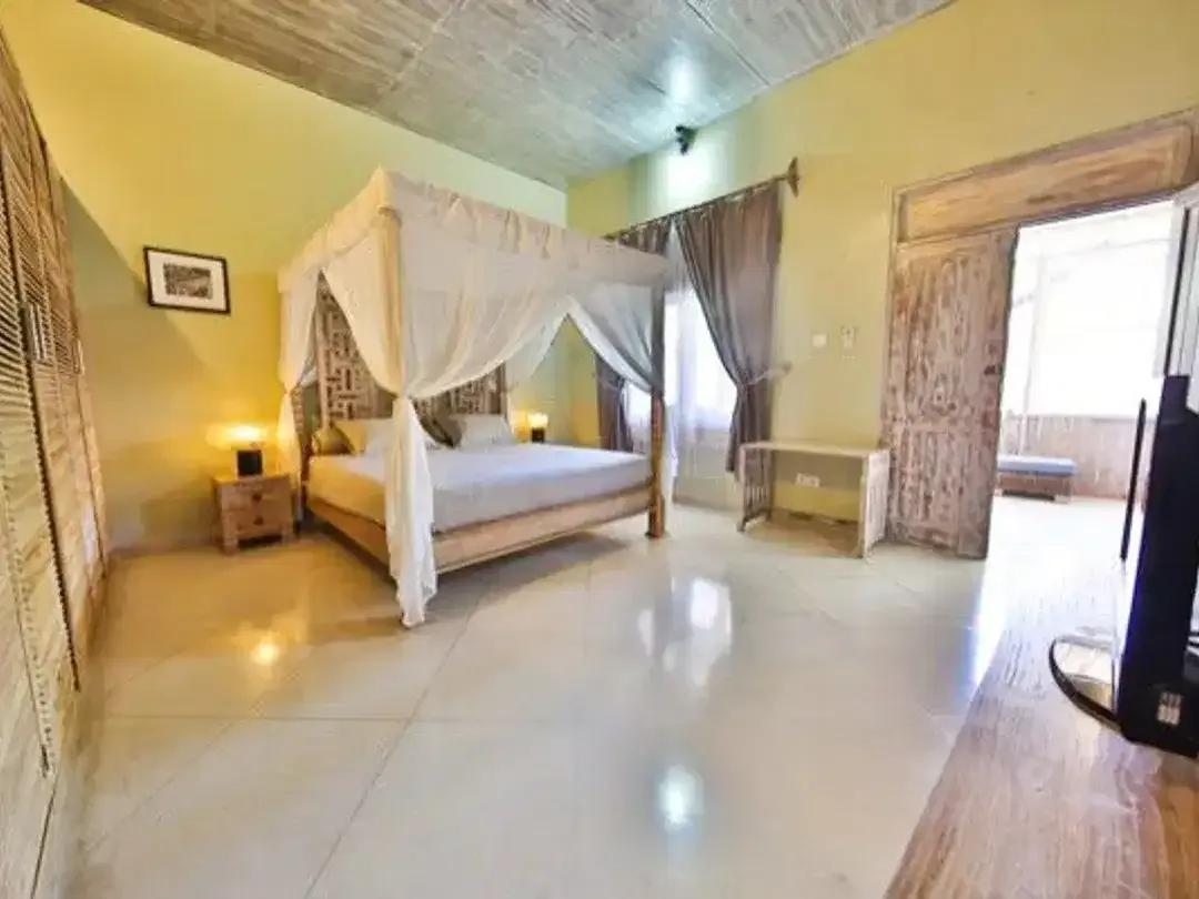 Elegant Family Villa for Rent in Seminyak Prime Location Near Beaches, Cafés & International School – Fully Furnished with Private Pool & Garden - Image 7 of 10