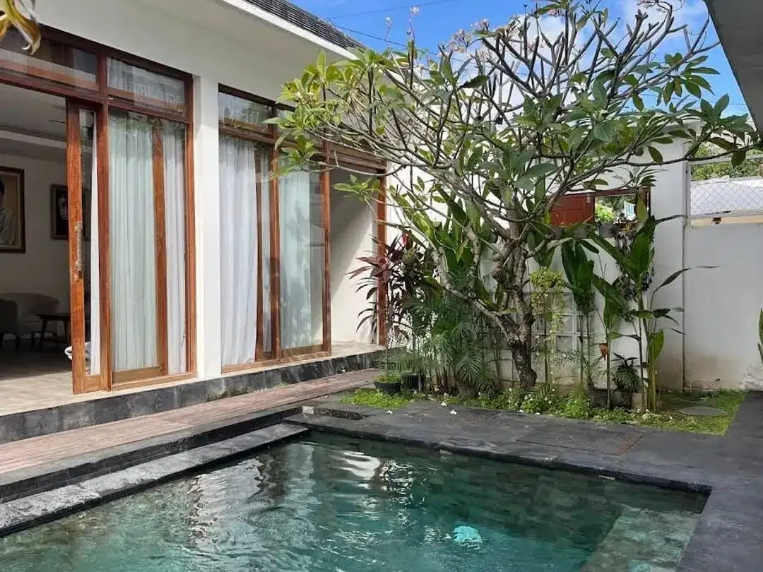 Villa nyaman dekat dengan pasilitas publik di jimbaran - Image 2 of 2