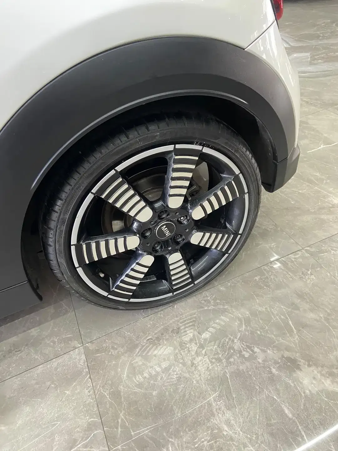 Mini Cooper S Turbo 2023 - Image 5 of 9