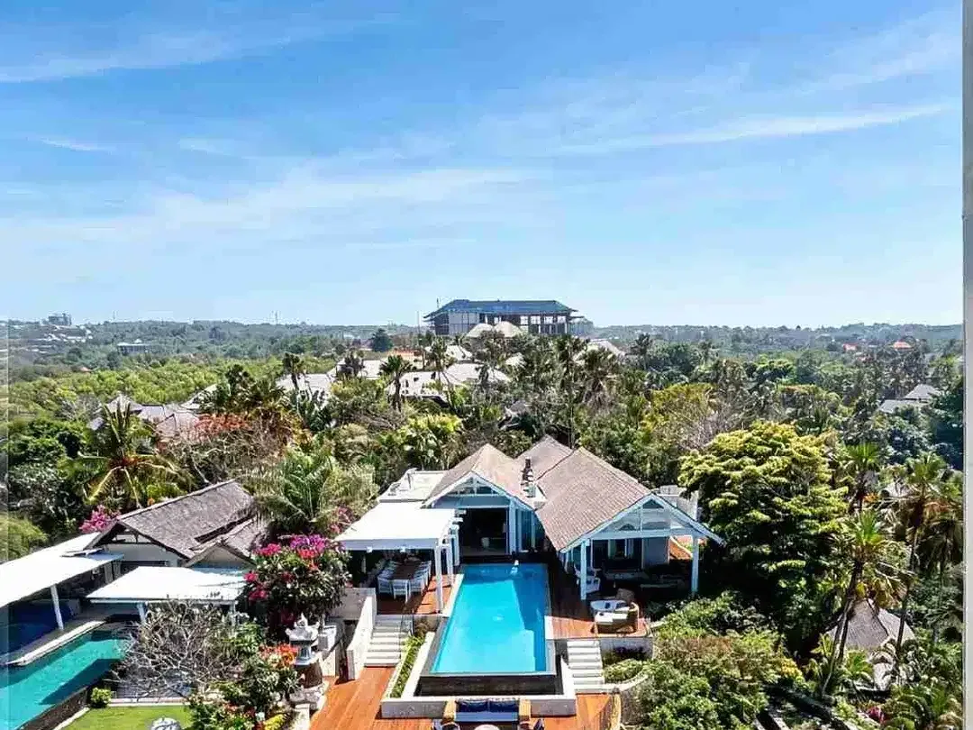 CLIFF MEWAH TERATAS VILLA UNGASAN
Karma Kandara Beach, Ungasan - Bali - Image 3 of 10