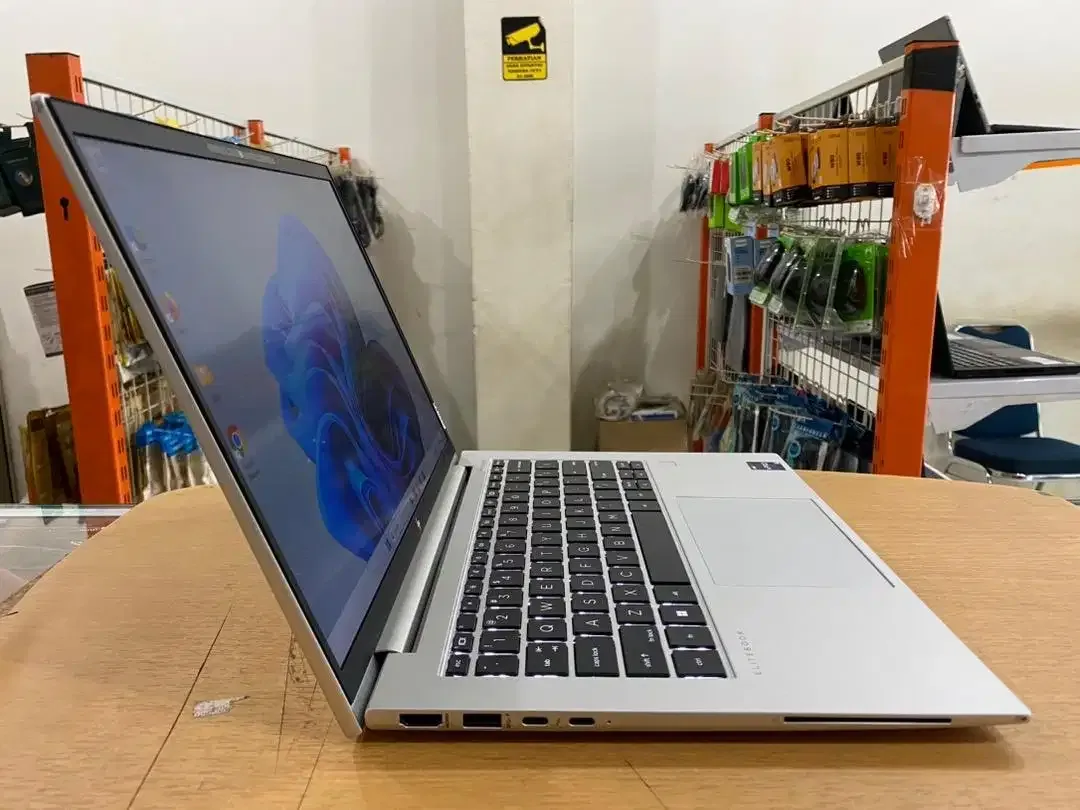 HP Elitebook 840 G10 Core i5Gen13 Ram 16GB SSD 512GB Touchscren Mulus - Image 4 of 10