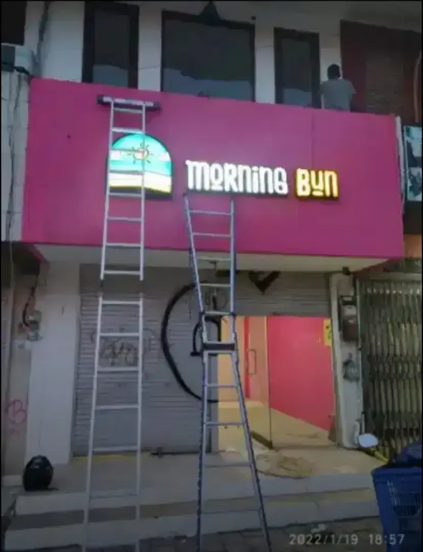 Mengerjakan letter timbul Papan nama neon box,sticker printing sunblas - Image 2 of 3