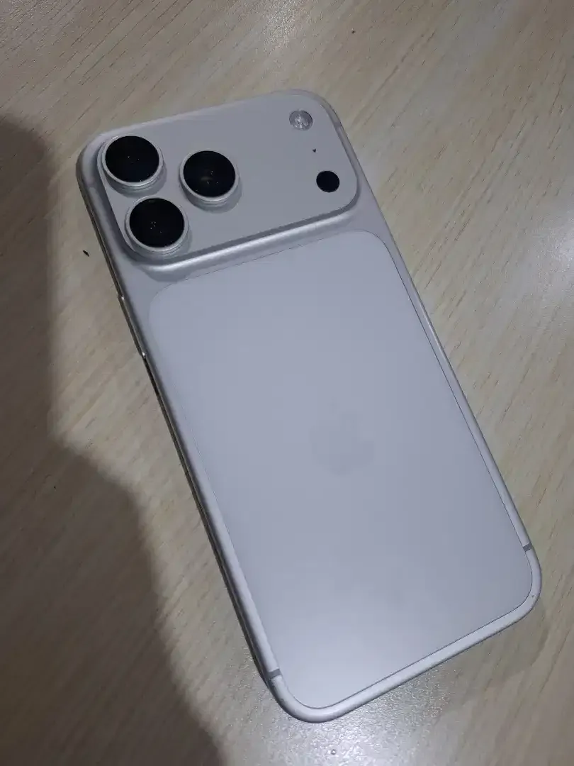 Iphone 17 promax 256 - Image 2 of 2
