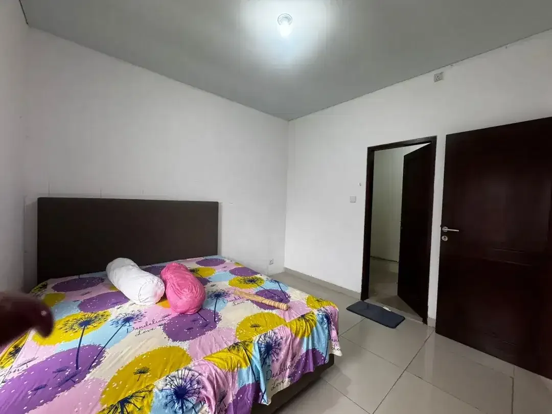 Rumah 2 Lantai Lokasi Strategis Gatsu Barat 4 Kamar Tidu Lingkungan Tenang - Image 7 of 10