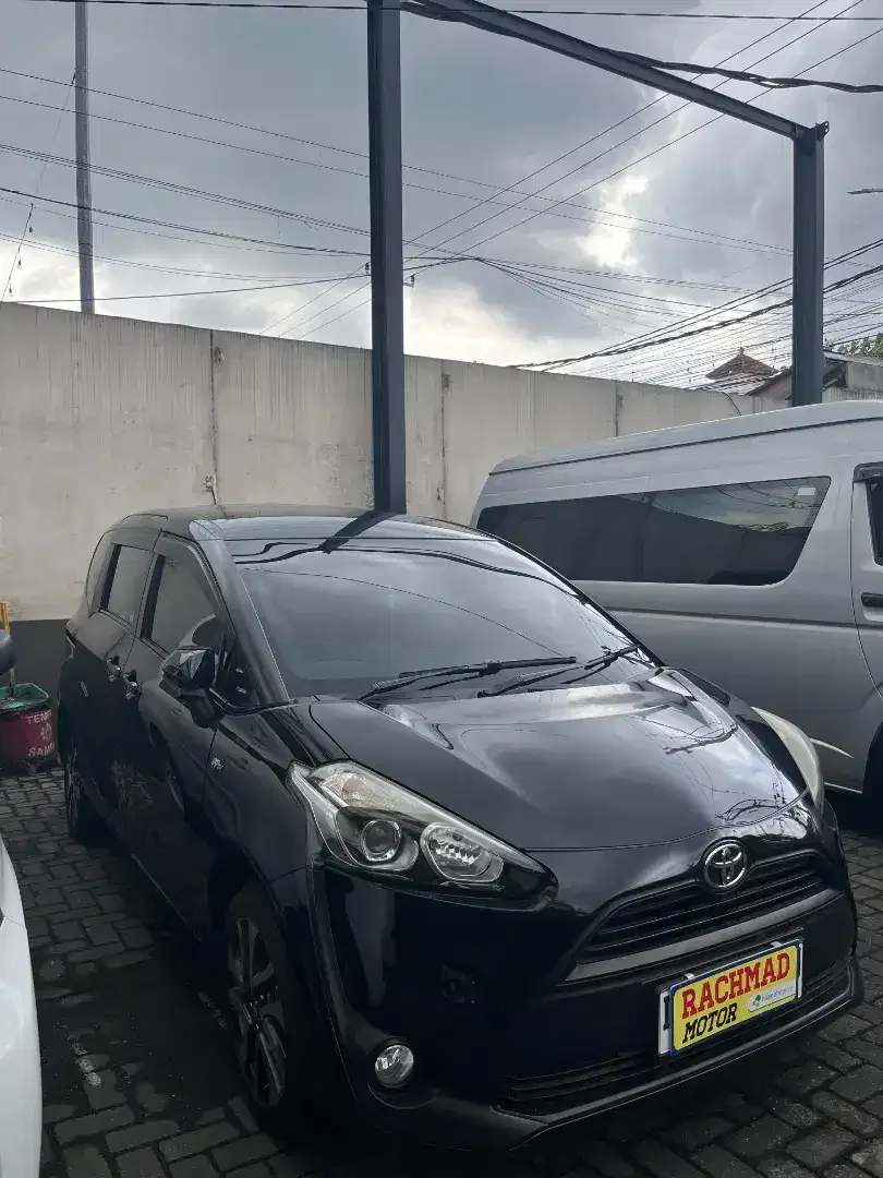 Toyota Sienta V 2017 hitam matic - Image 2 of 10