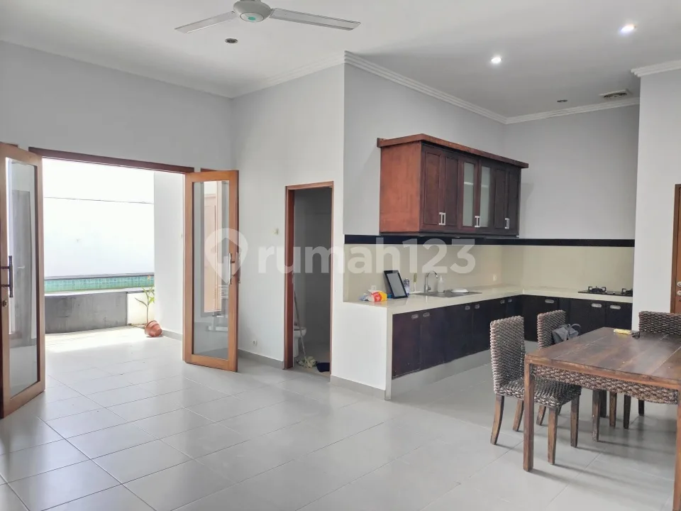 Rumah Keluarga Ada Kolam Renang Dan Halaman Luas di Jimbaran - Image 2 of 4