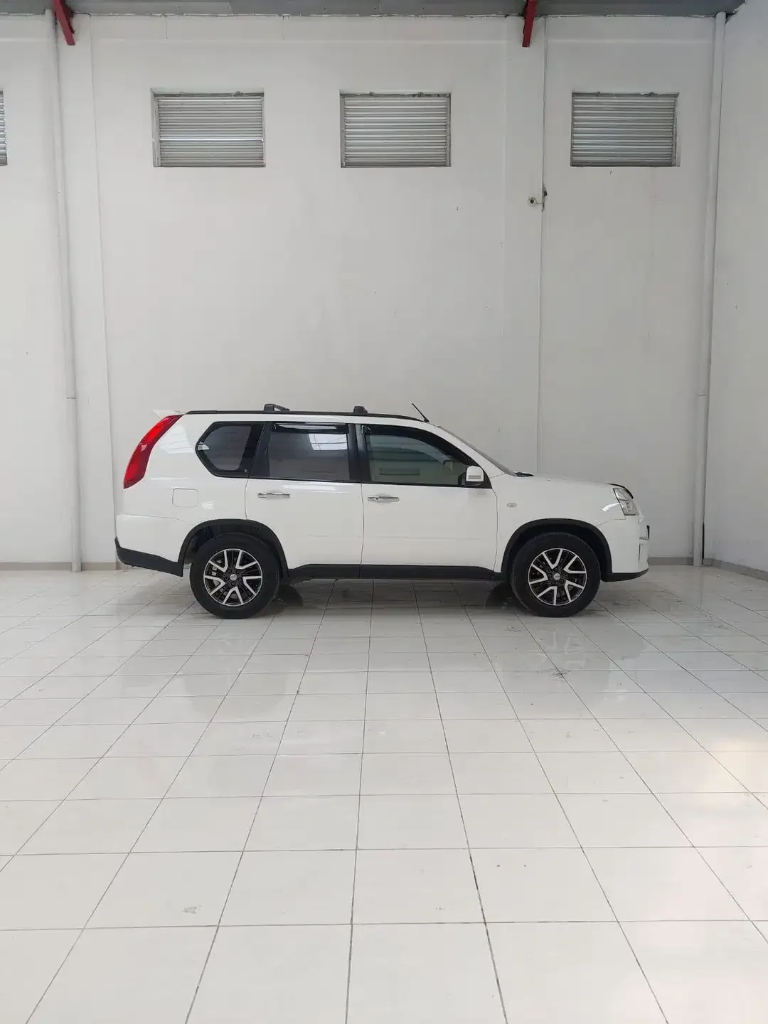 Nissan XTrail 2.5 Urban 2012 - Image 5 of 10