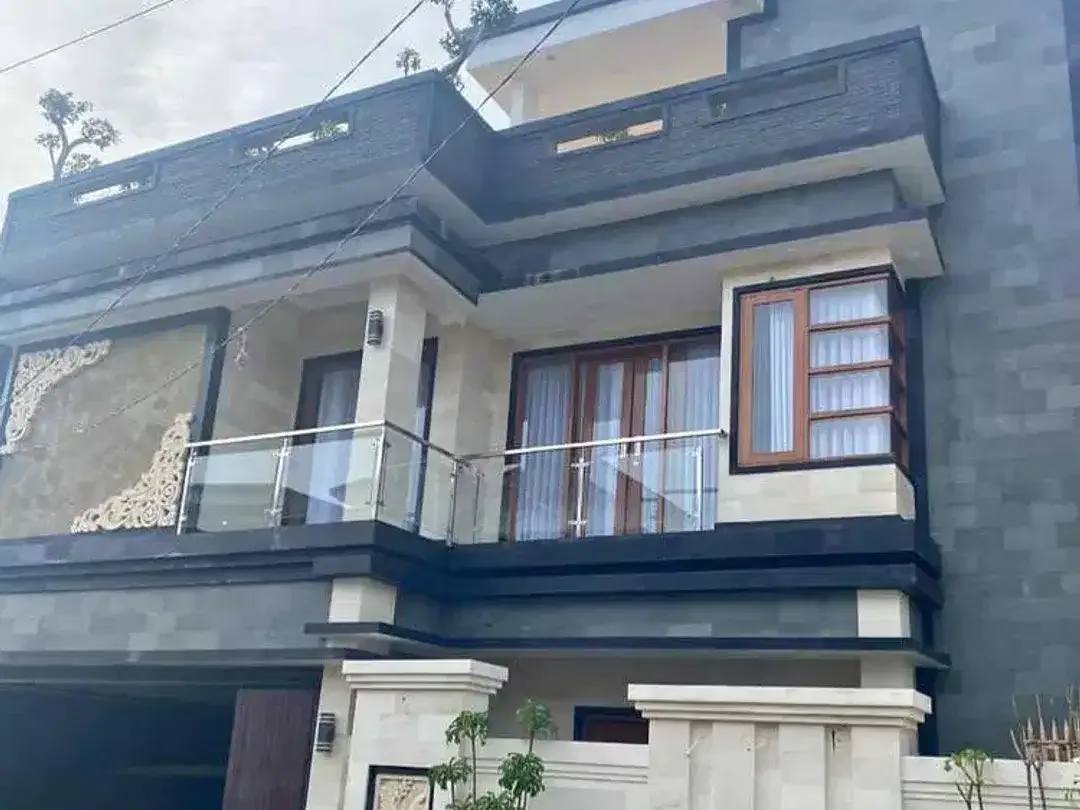 Dijual Rumah Lantai 3 Semi Villa Pemogan dengan Pool - Area Mutiara Indah Pemogan - Image 1 of 9
