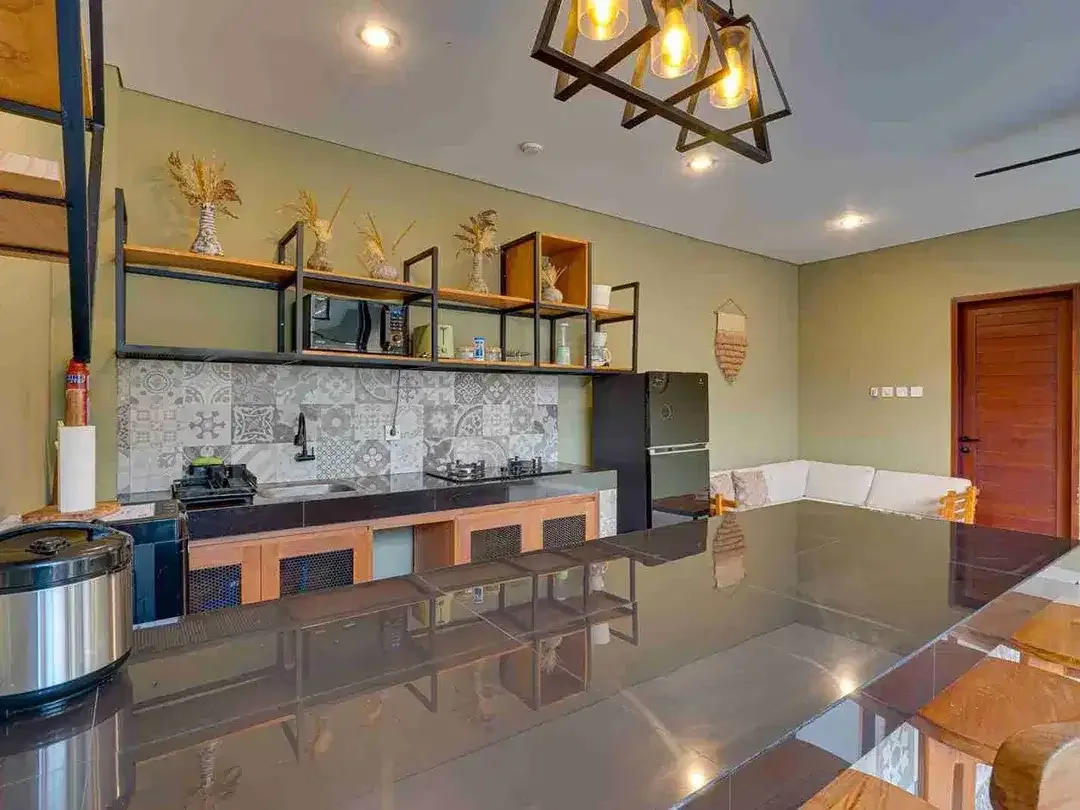 VILLA FOR RENT UMALAS 2 BEDROOM ENCLOSED LIVING & KITCHEN - Image 4 of 10