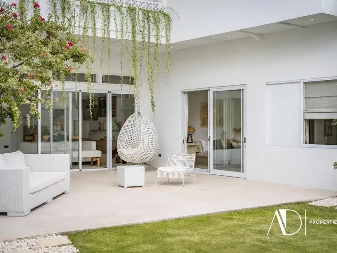 LEASEHOLD | MODERN TROPICAL VILLA IN PRIME UMALAS - Image 4 of 10
