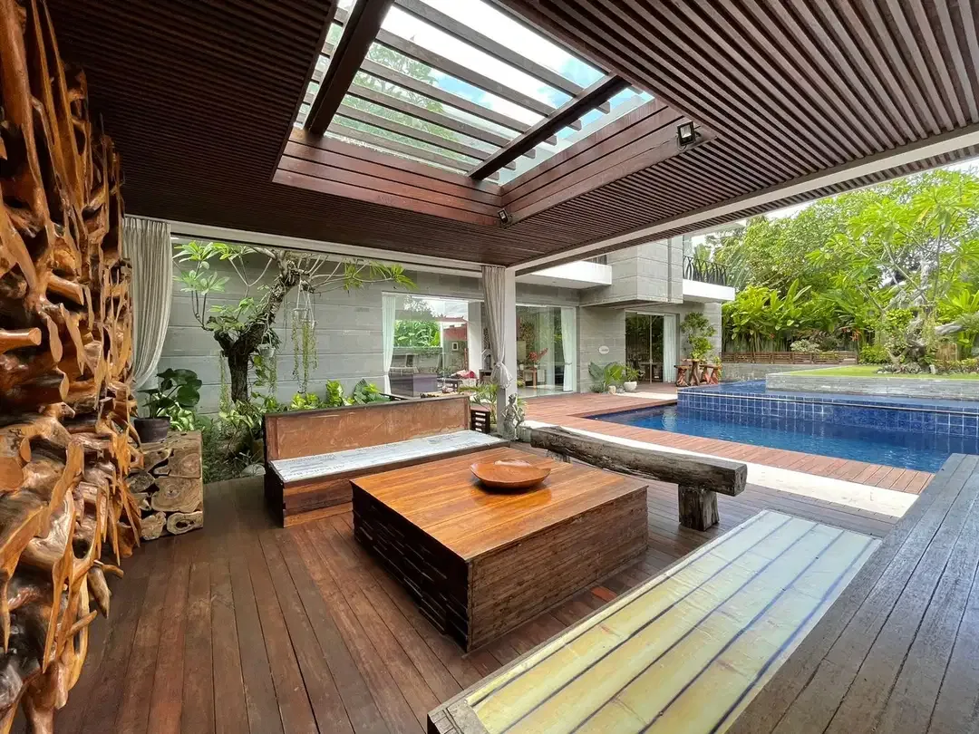DIJUAL VILLA MODERN DEKAT PANTAI SEMINYAK - Image 1 of 10