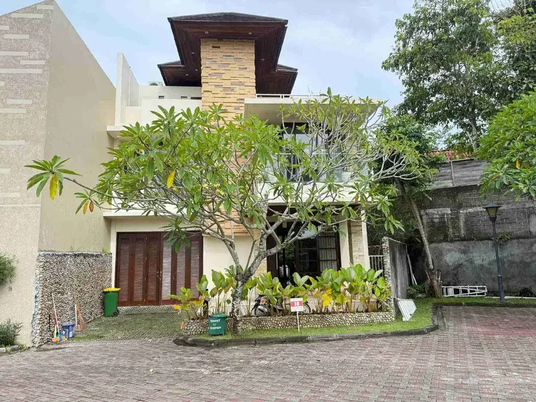 Villa Mewah 3 Lantai di Kawasan Eksklusif Jimbaran - Image 1 of 10