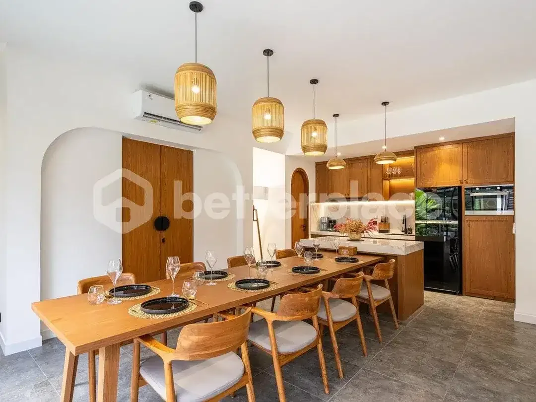 Luxury 4 Bedroom Villa in Canggu – 3 Minutes to Batu Bolong Beach | Prime Investment Opportunity - Image 5 of 10