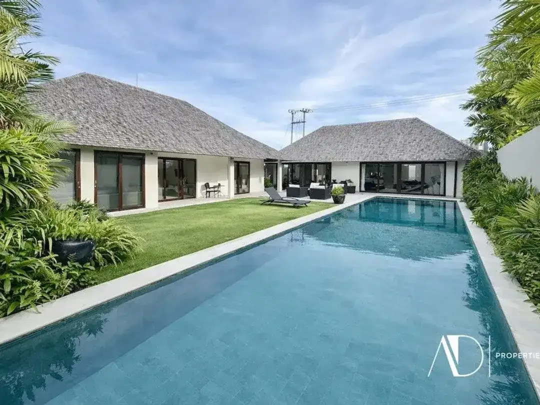 LEASEHOLD | TROPICAL 3-BEDROOM VILLA WITHIN A COMPLEX IN UMALAS BUMBAK - Image 1 of 10