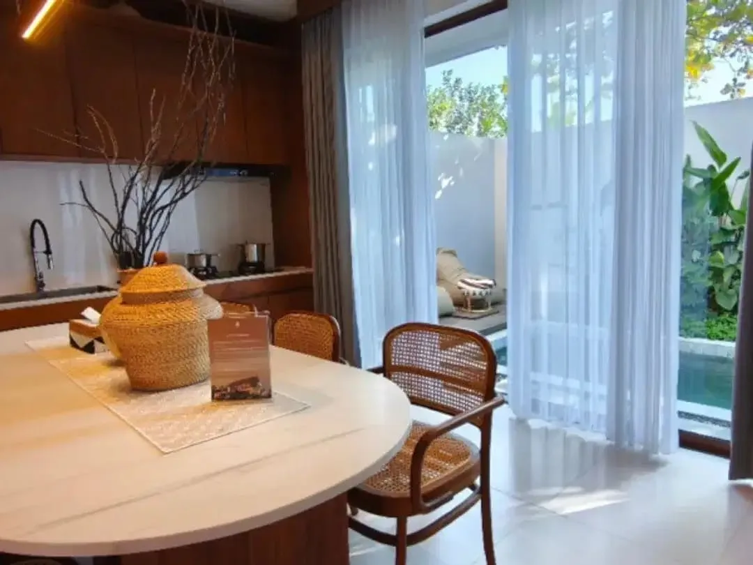 FREEHOLD OR LEASEHOLD STRATEGIC QUIET LUXURY VILLA IN RENON SANUR - Image 5 of 10