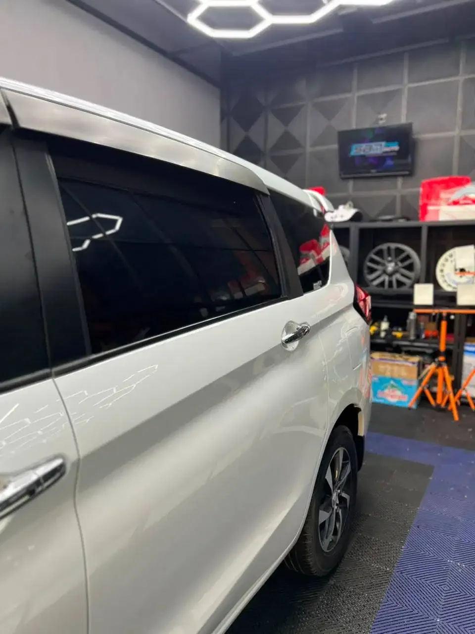 ERTIGA GX HYBRID 2022 PUTIH AT ASLI BALI - Image 9 of 10