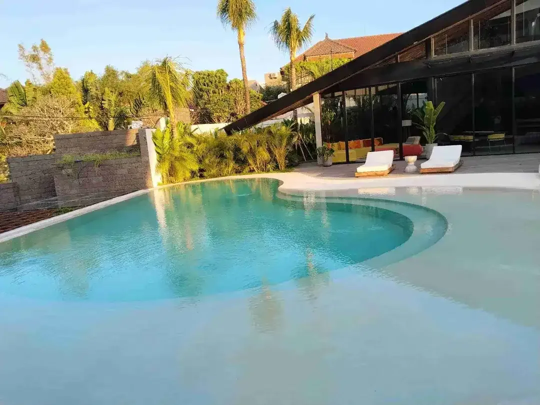 Luxury Villa Premium 5 Kamar Dekat Pantai Batu Bolong - Image 3 of 10