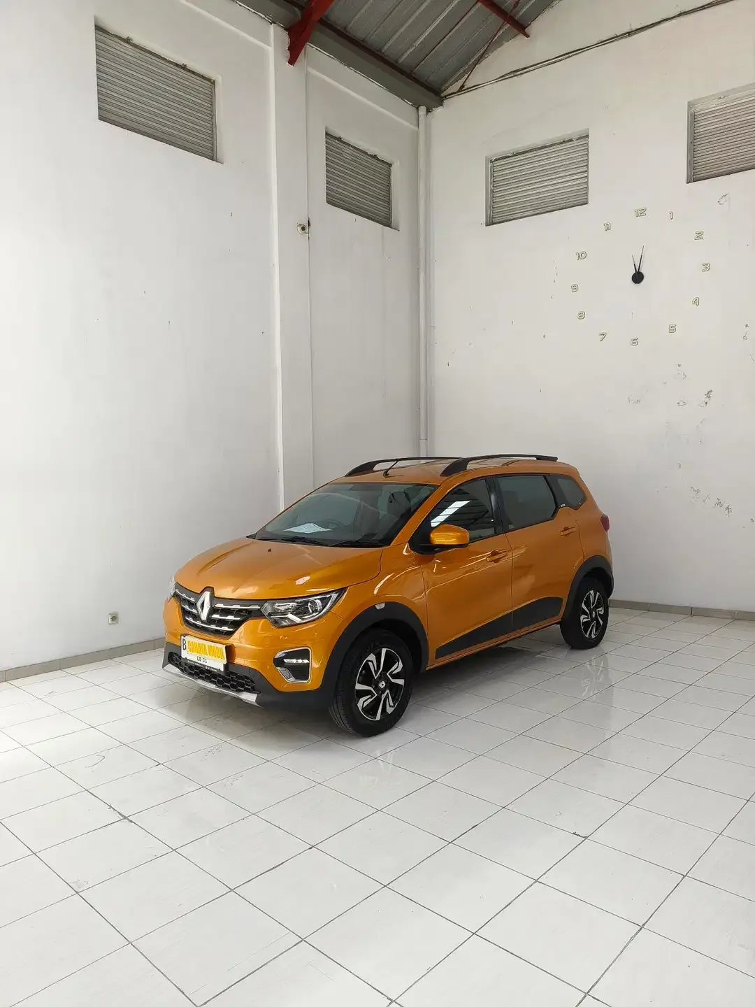 Renault Triber 1.0RXZ A/T 2020 - Image 2 of 10