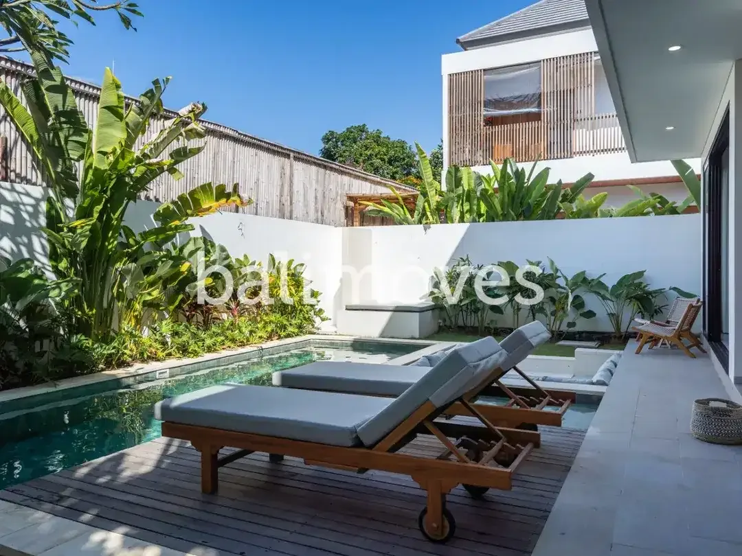 Vila Dua Lantai Empat Kamar Tidur Baru di Tepi Pantai Sanur - Image 4 of 10