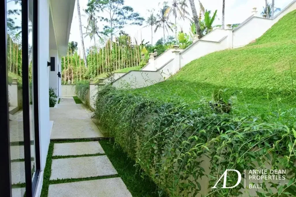 FREEHOLD MODERN HILLSIDE VILLA OVERLOOKING TO THE NATURE - Image 8 of 10