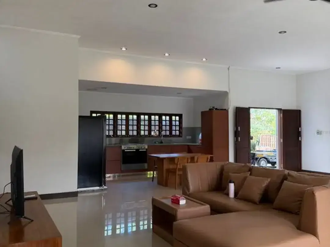 Rumah Modern Fully Furnished Dijual di Canggu dengan Private Pool - Image 1 of 7