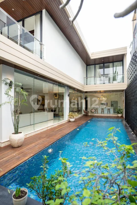 Luxury Villa 4Br Berawa Canggu dengan Private Pool Dekat Pantai - Image 2 of 4
