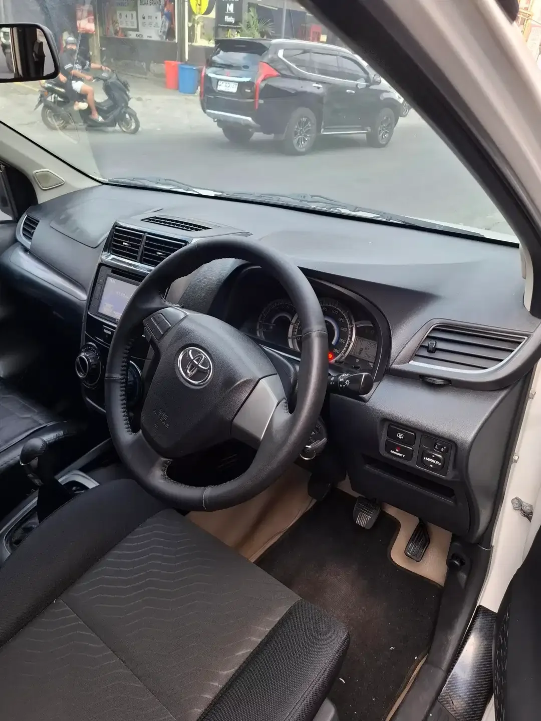 Toyota Avanza Veloz 1.5 manual - Image 4 of 5