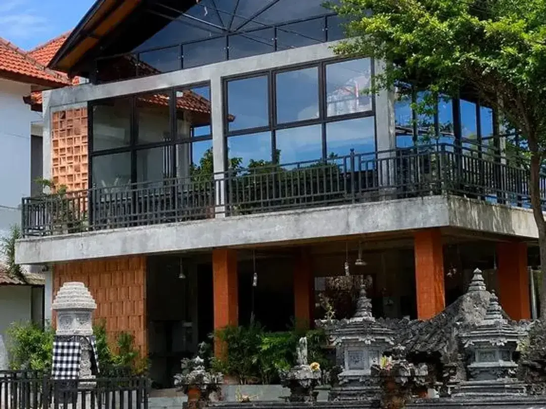 Bangunan Ex-Café 2 Lantai Disewakan di Canggu, Lokasi Strategis - Image 1 of 2