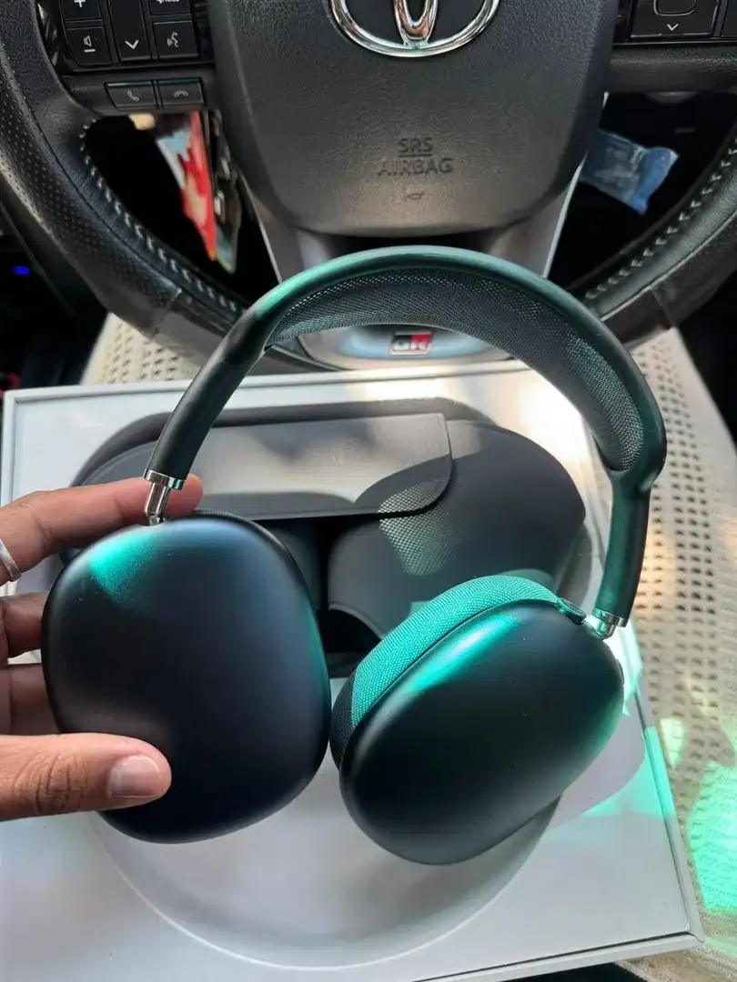 AirPods Max (USB-C) - Image 1 of 2
