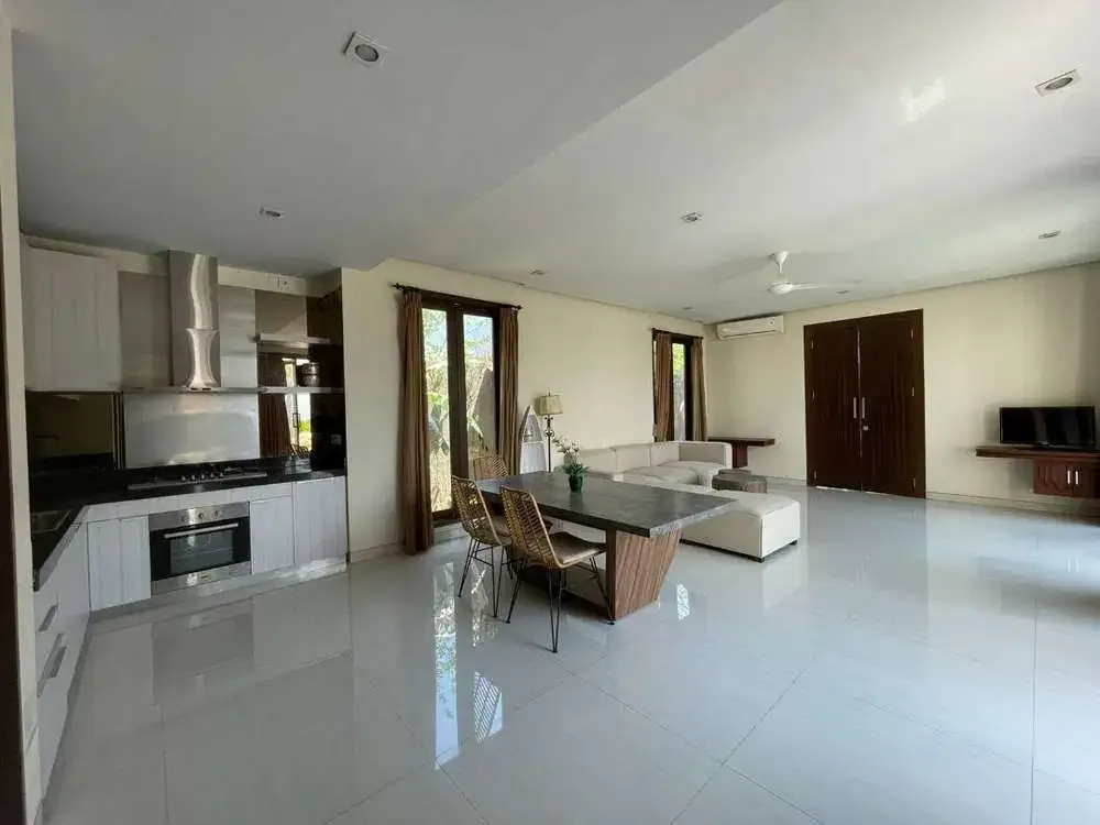 FOR SALE VILLA WITH AIRPORT AND OCEAN VIEW IN UNGASAN - Image 9 of 10