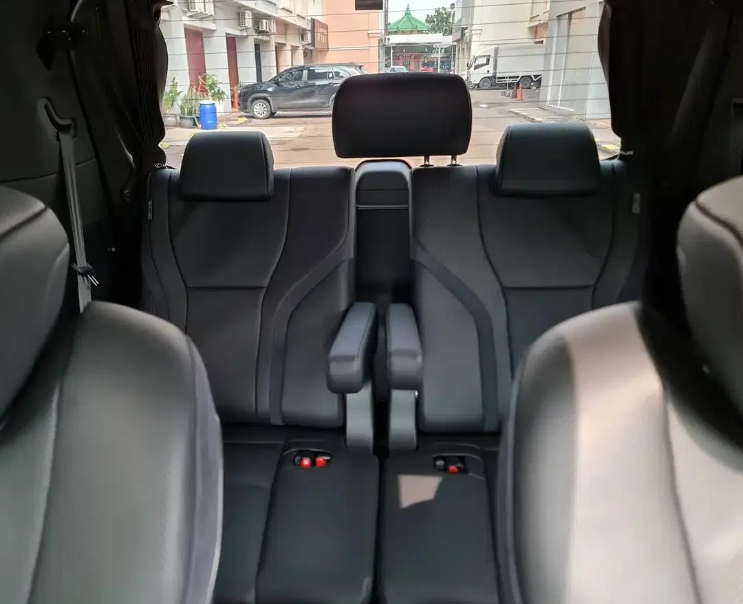 LEXUS LM350h 7 seater - Image 10 of 10