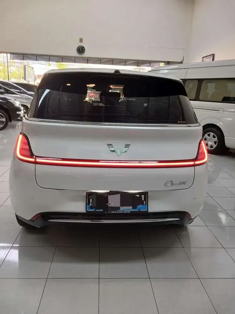 Wuling Cloud EV 2024 Putih A/T - Image 8 of 8