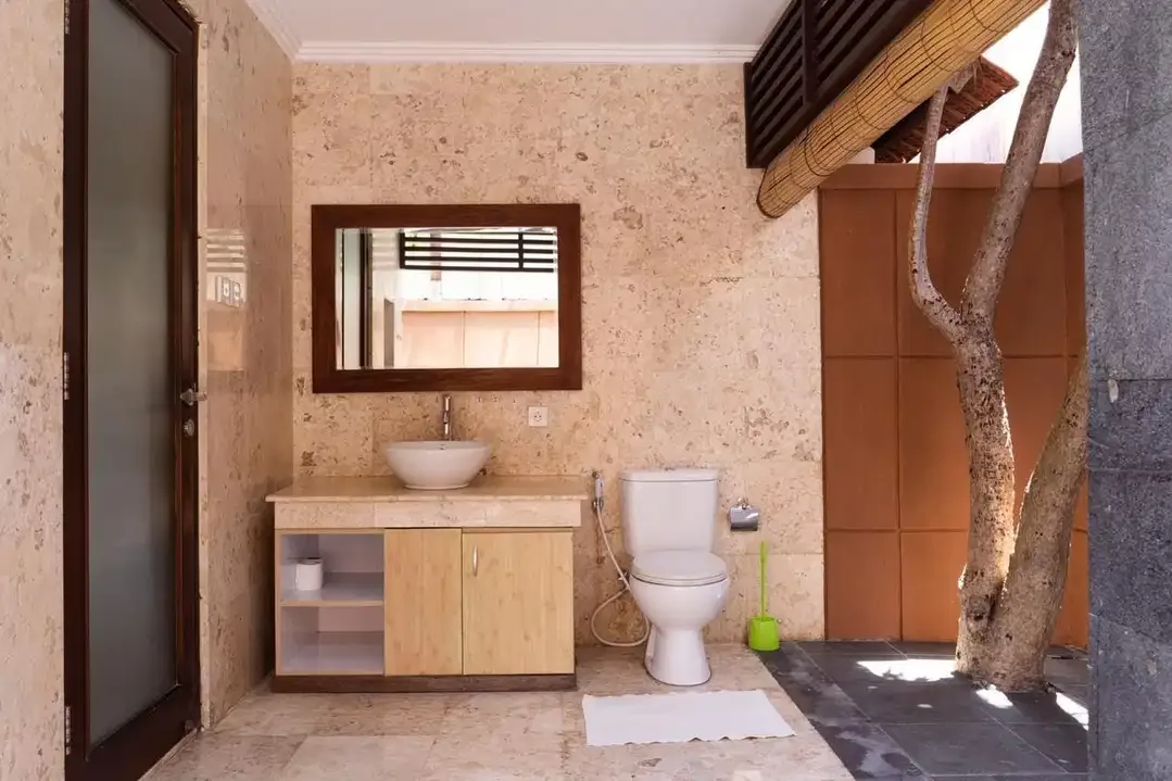 FOR SALE COZY 3 BR VILLA FOR SALE IN SEMINYAK-BALI - Image 7 of 10