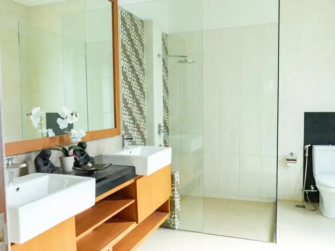 FREEHOLD MODERN CONTEMPORARY VILLA IN ULUWATU VIEW GOLF COURSE - Image 3 of 10